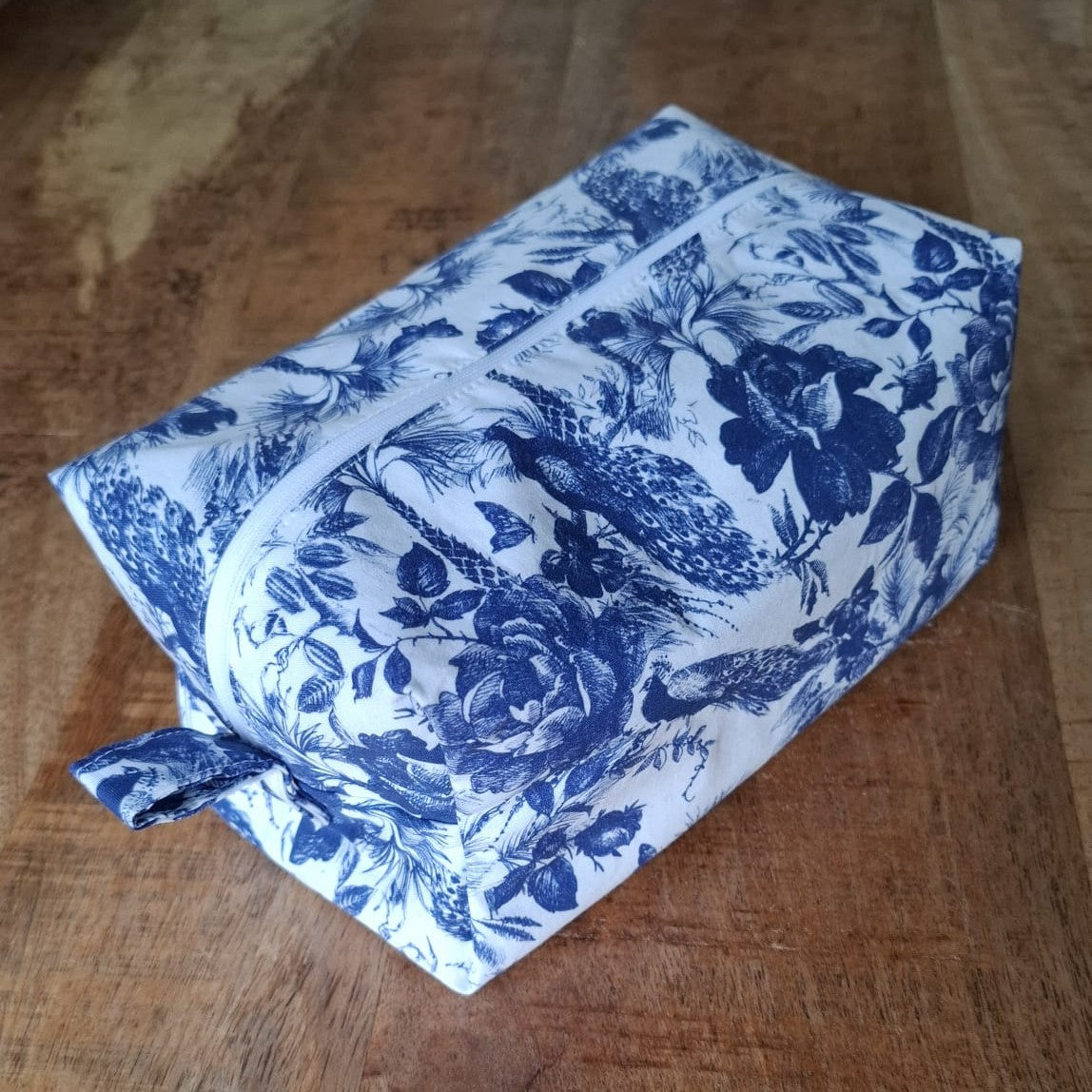 Etui of toilettas: gevoerd en met rits